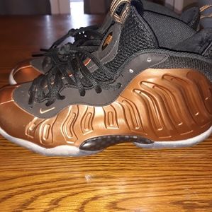 Nike foamposite size 7 men (copper)